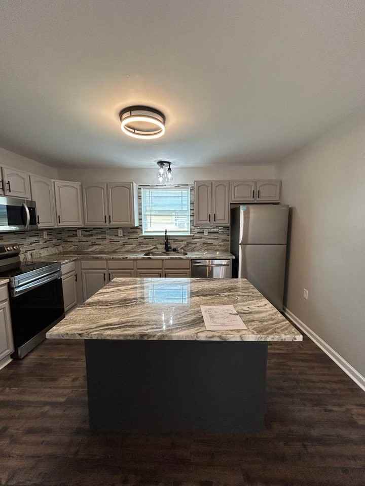 223 W 37th St - Photo 6 of 21