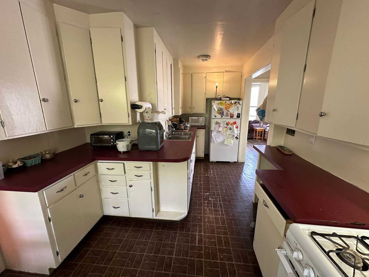 403 S Cayuga - Photo 4 of 9