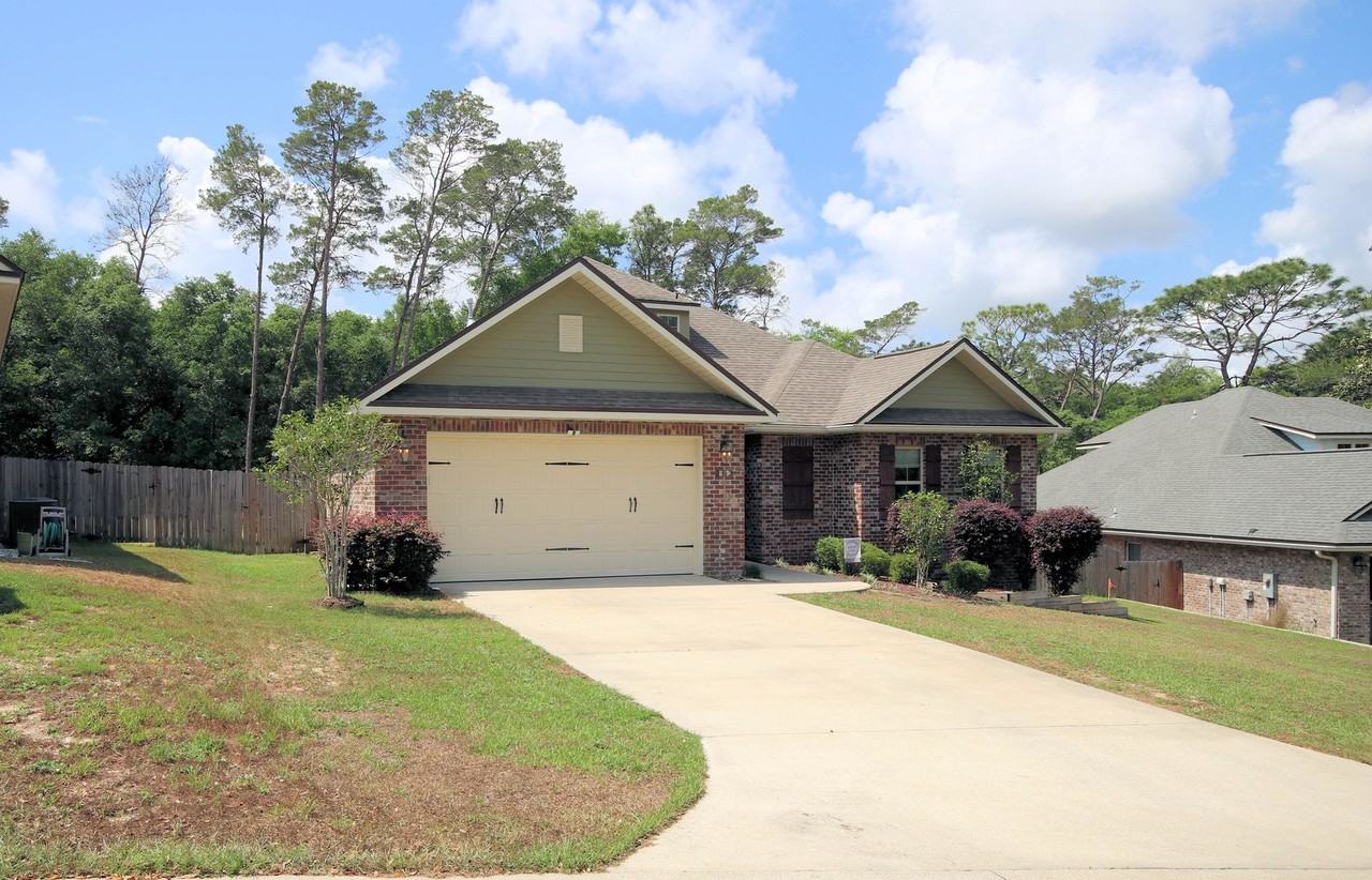 203 Hart St - Photo 4 of 39