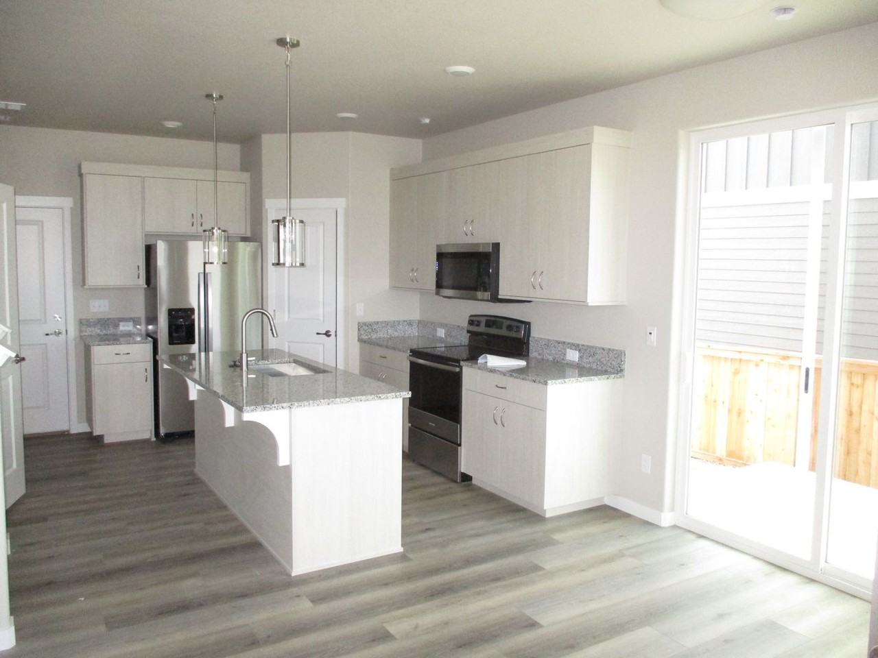 513 Hillsview Dr - Photo 4 of 24