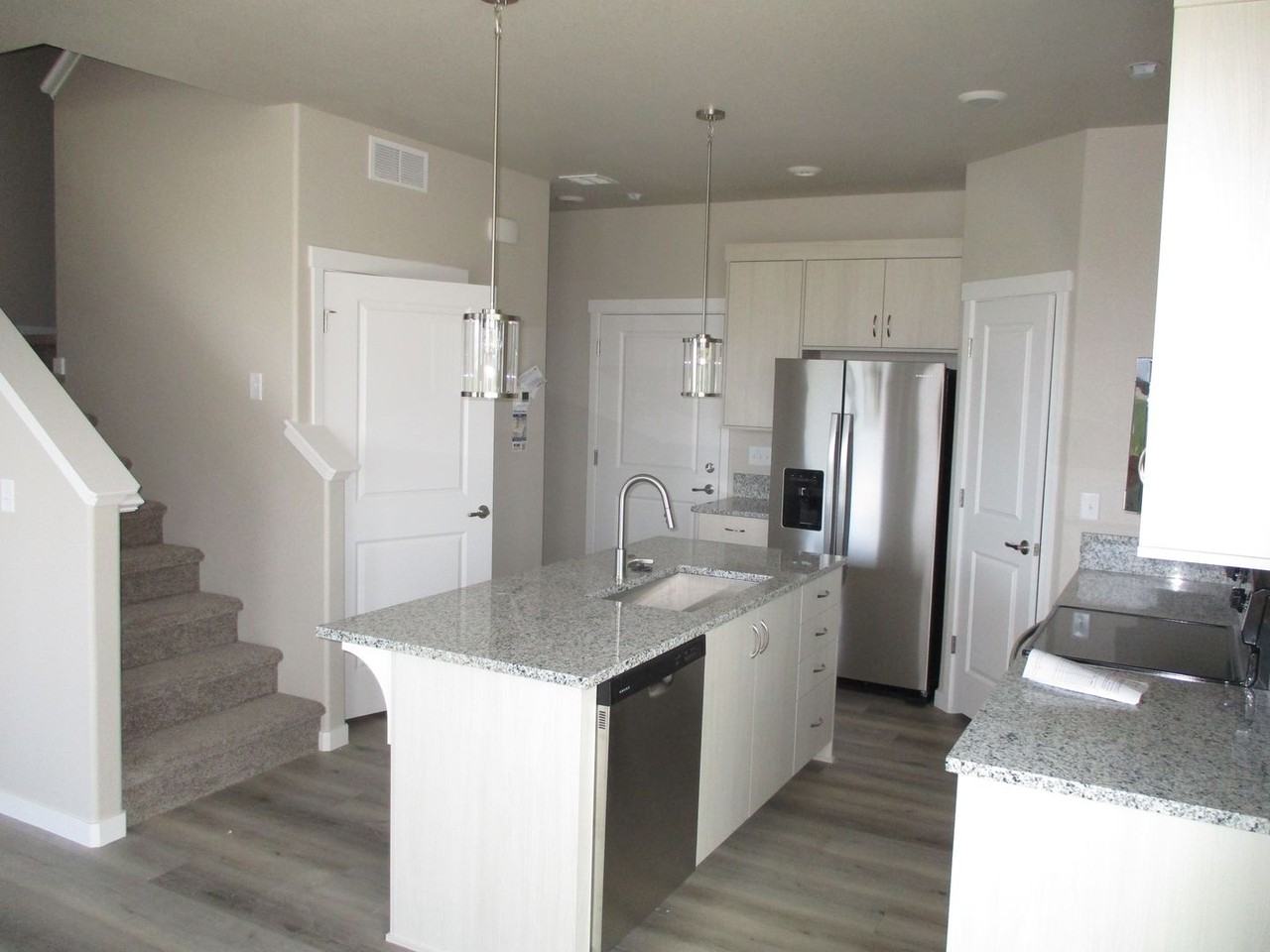 513 Hillsview Dr - Photo 6 of 24
