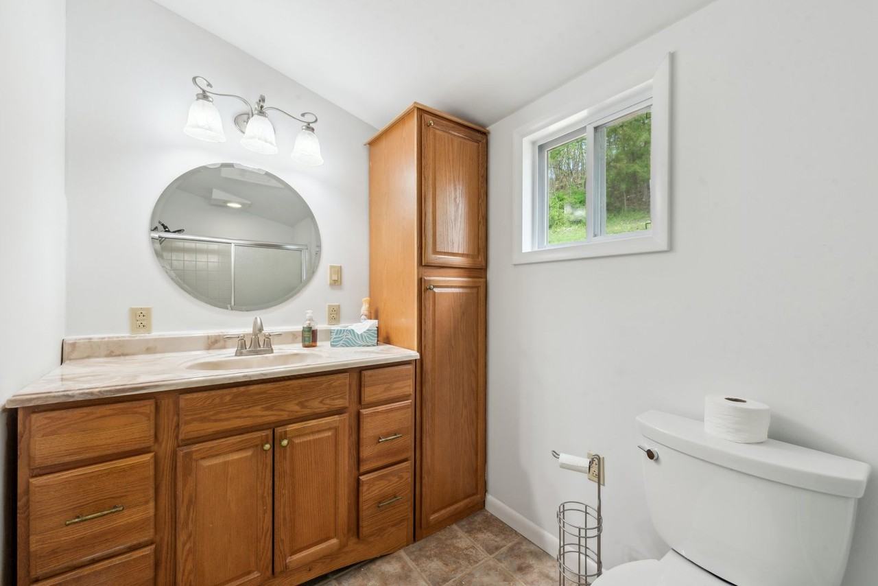 817 Laura St - Photo 2 of 28