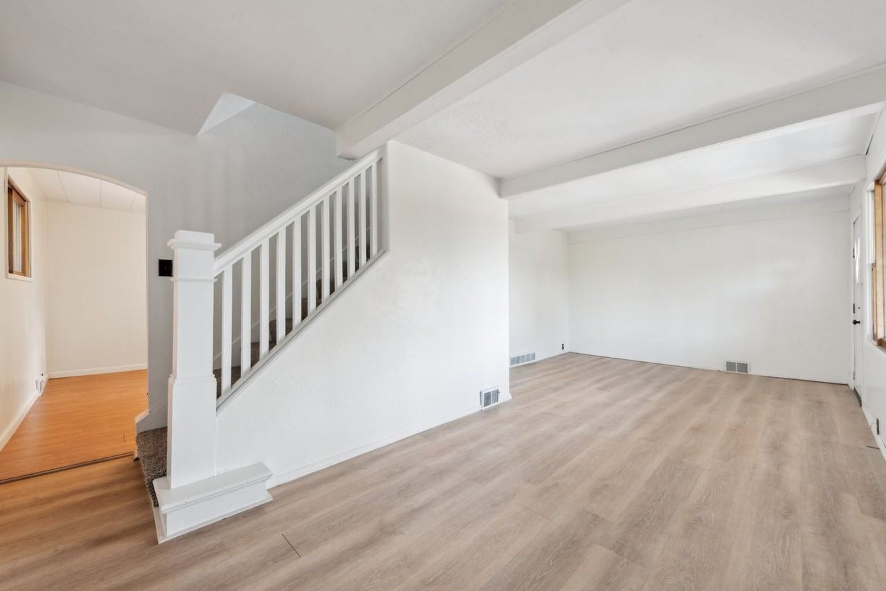 817 Laura St - Photo 3 of 28