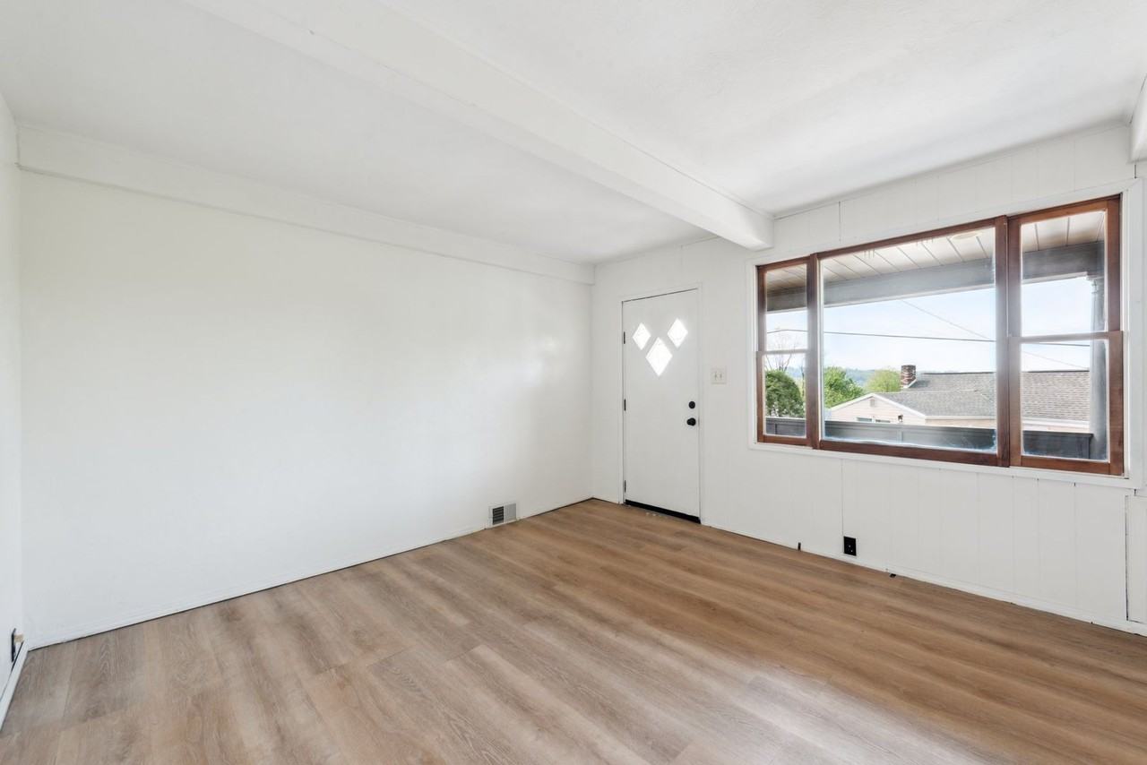 817 Laura St - Photo 5 of 28