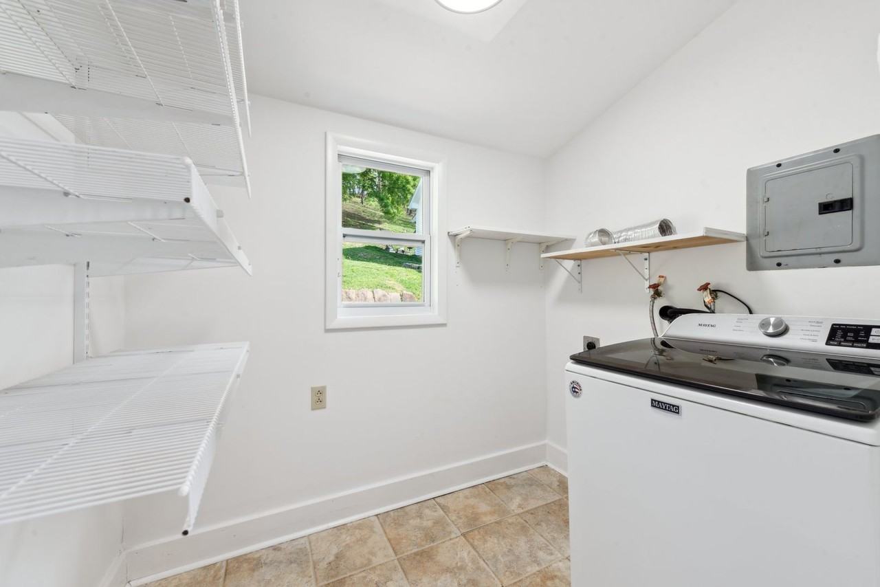 817 Laura St - Photo 7 of 28