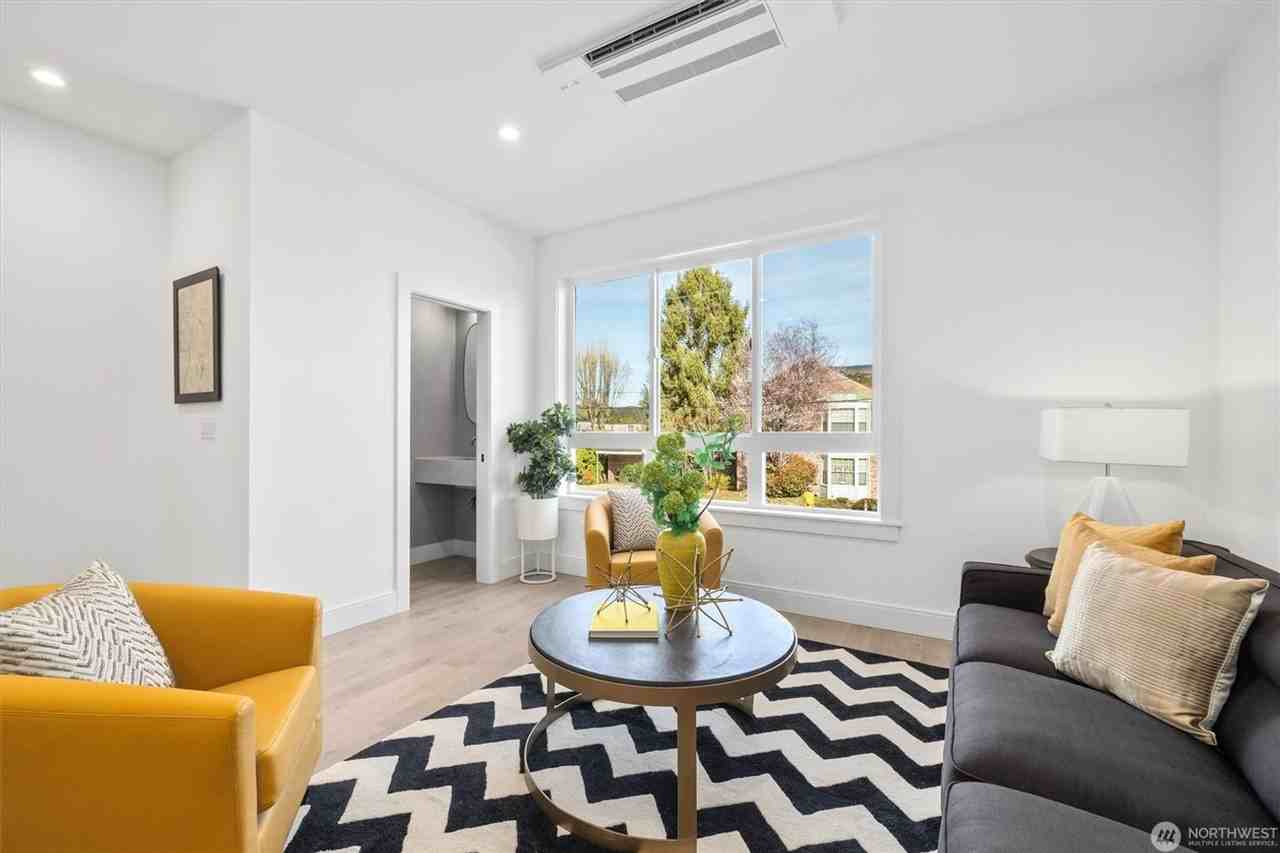 4211 E Mcgilvra St #B - Photo 3 of 20