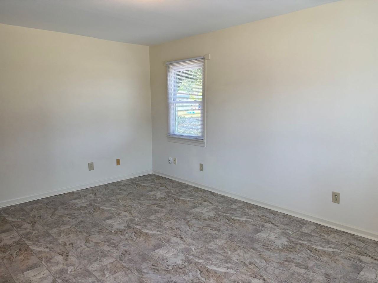 501B Live Oak St - Photo 3 of 14