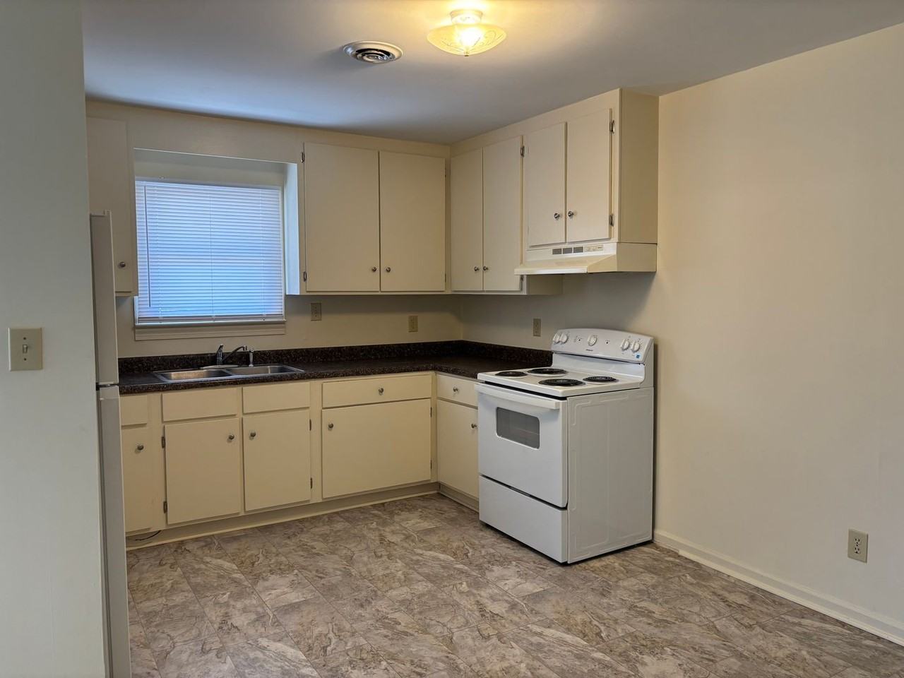 501B Live Oak St - Photo 4 of 14