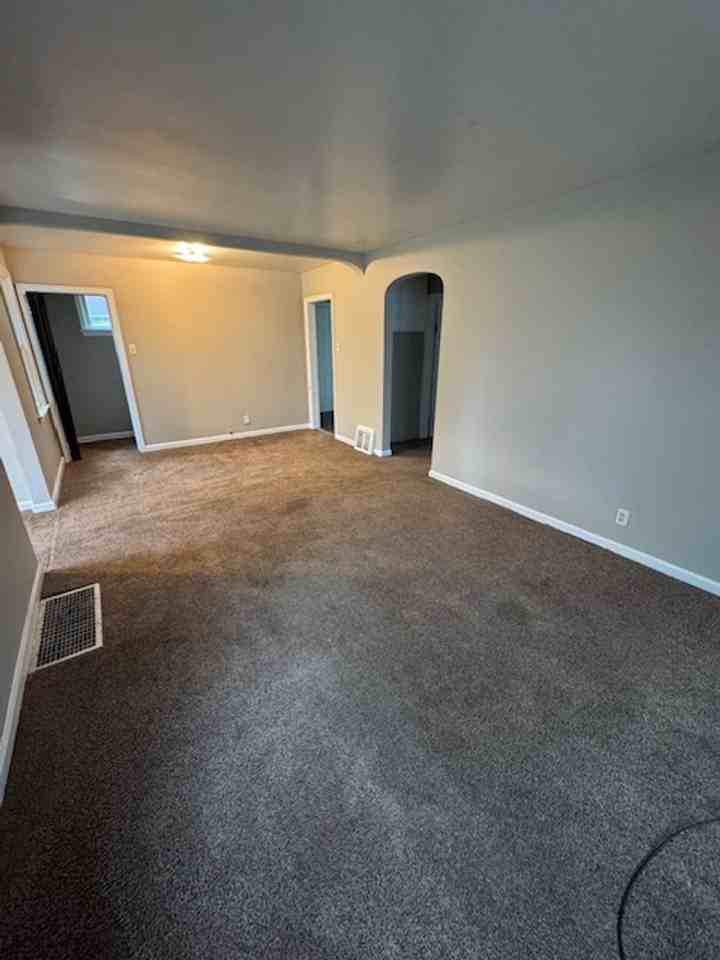 1919 Drexel Ave - Photo 3 of 7