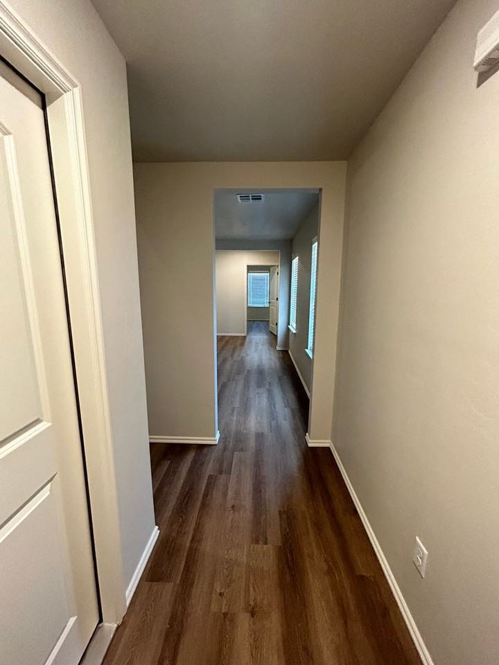 10805 Nw 119th Pl - Photo 3 of 22