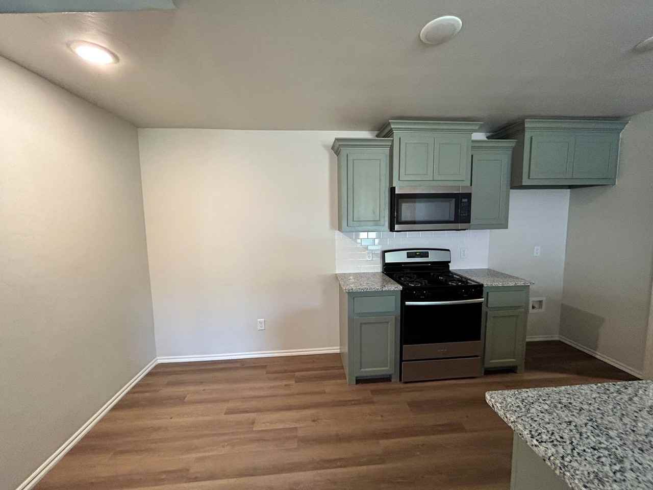 10805 Nw 119th Pl - Photo 5 of 22