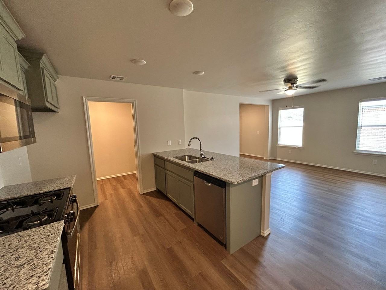 10805 Nw 119th Pl - Photo 6 of 22