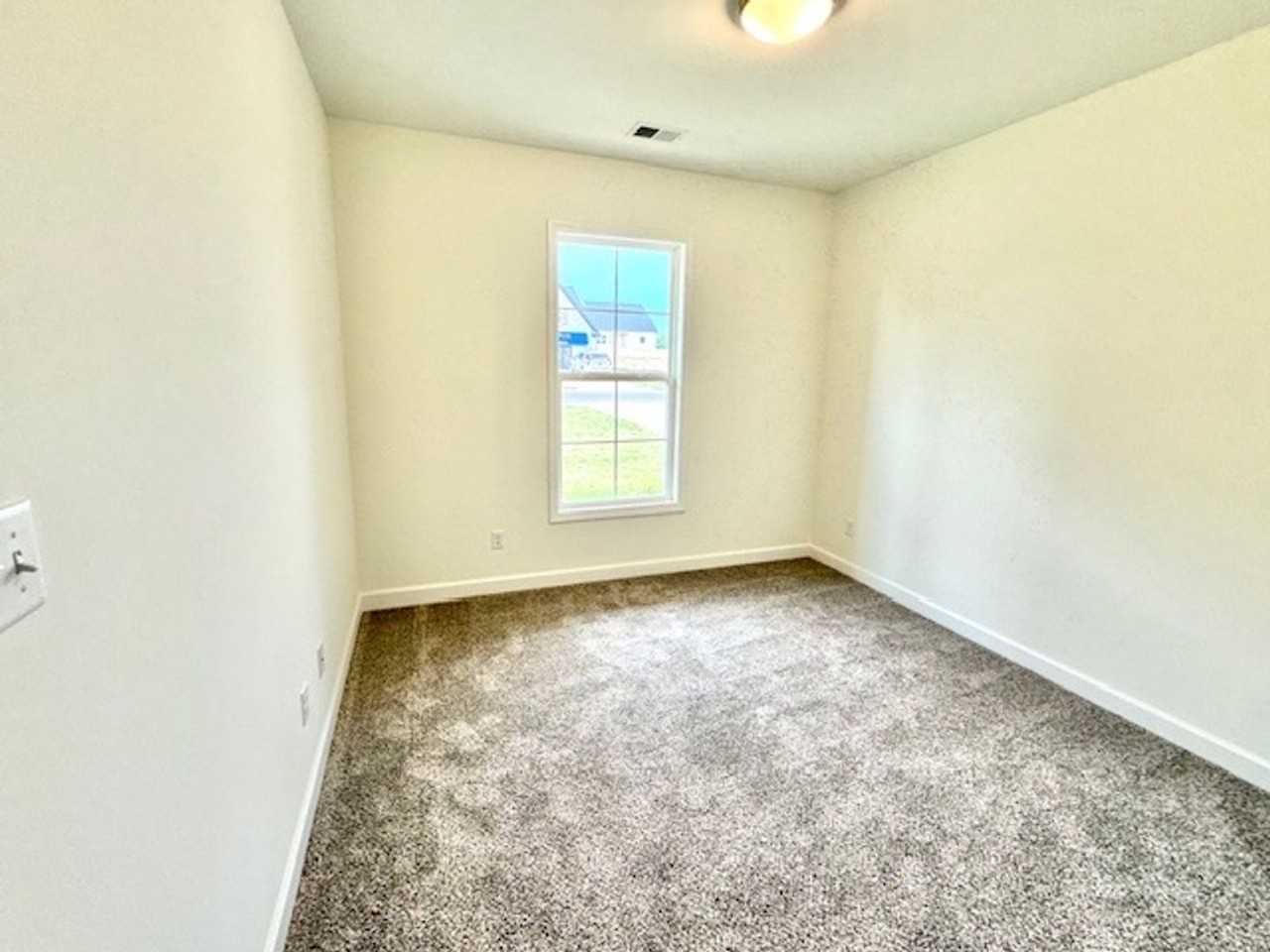 10 Hughetta St N - Photo 7 of 12