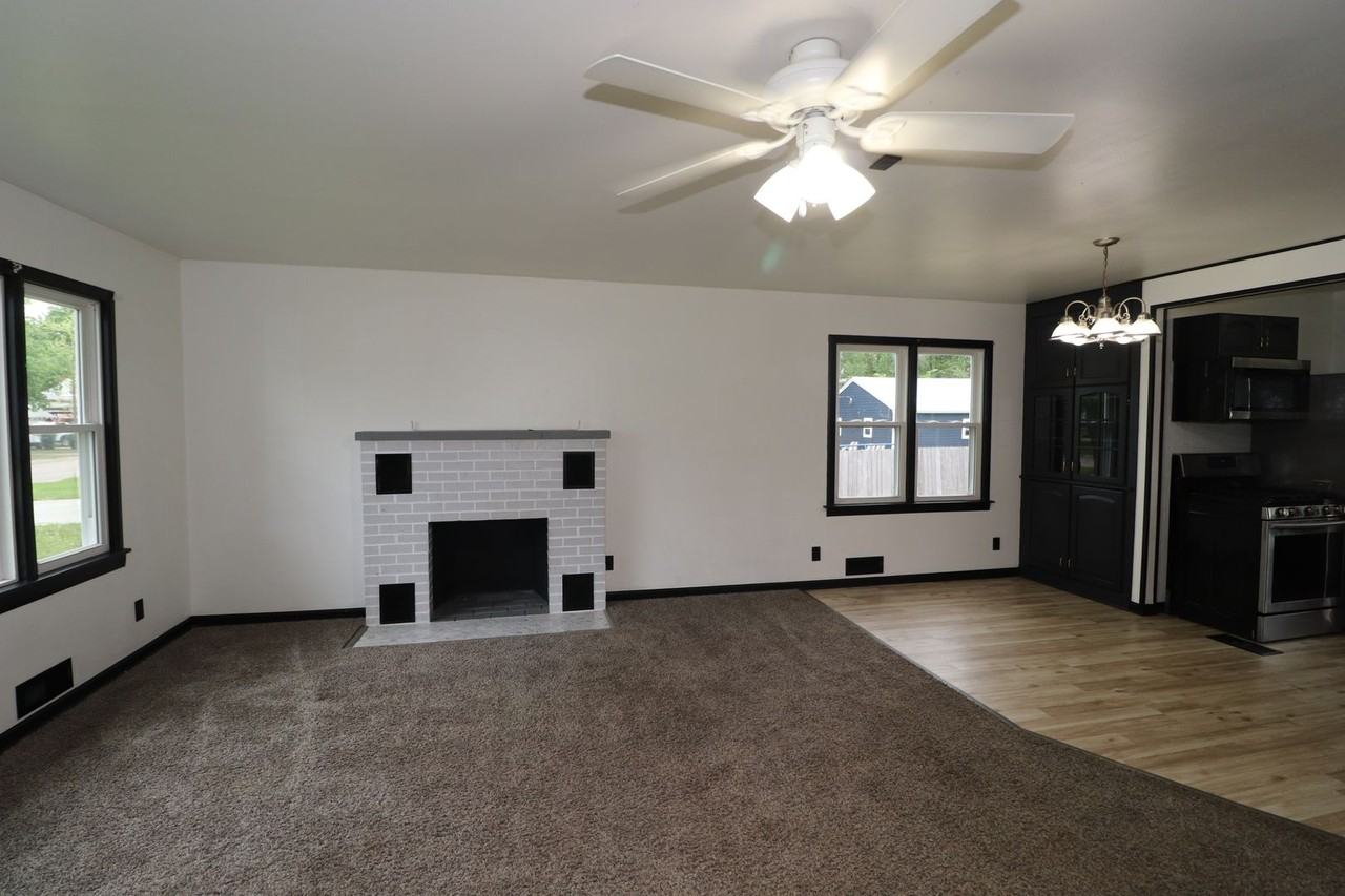 321 W 14th St - Photo 5 of 34