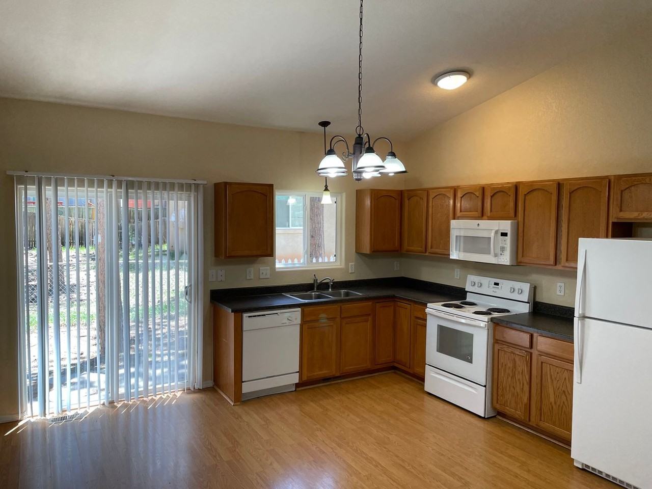 611 Lake Ave - Photo 6 of 18