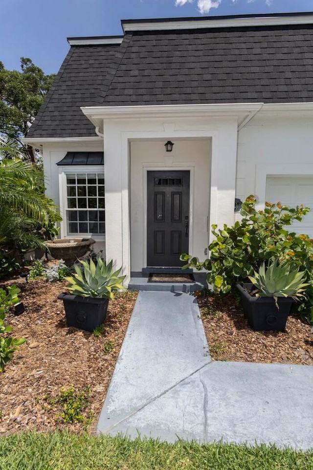 907 Sussex Close - Photo 2 of 23