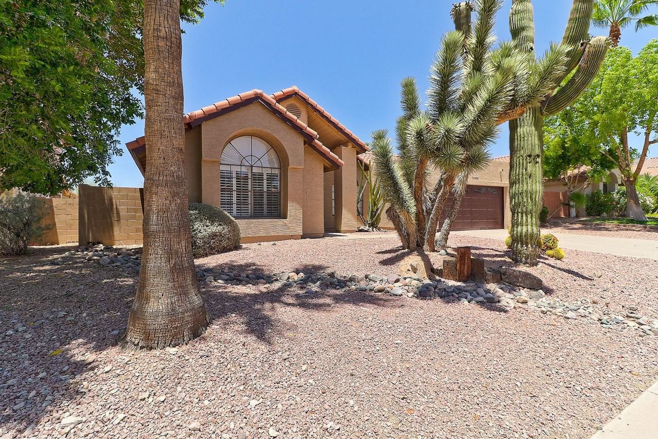 11820 North 109th Street - Photo 2 of 28