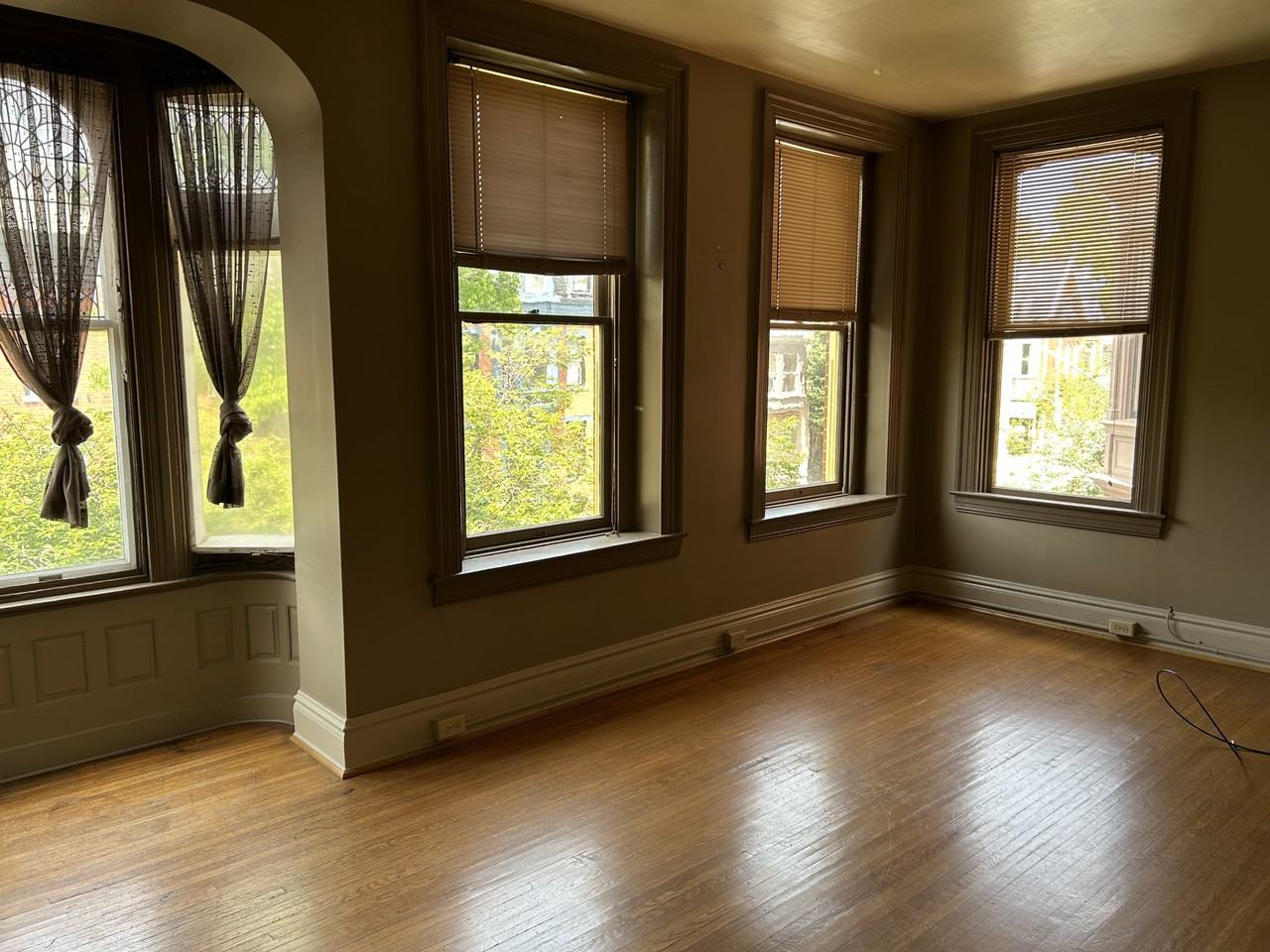 458 W Market St #2 - Photo 3 of 6