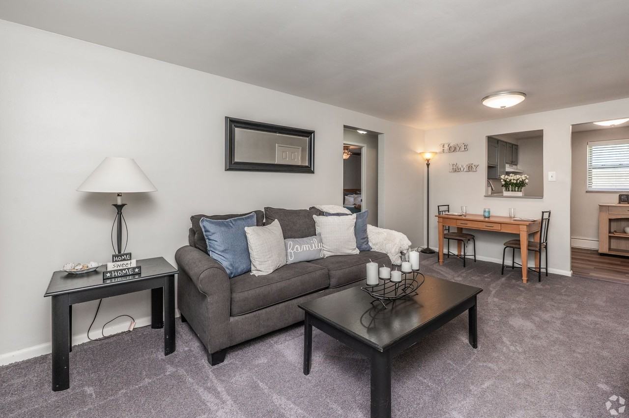 Cloverleaf Village Apartments - Photo 5 of 36