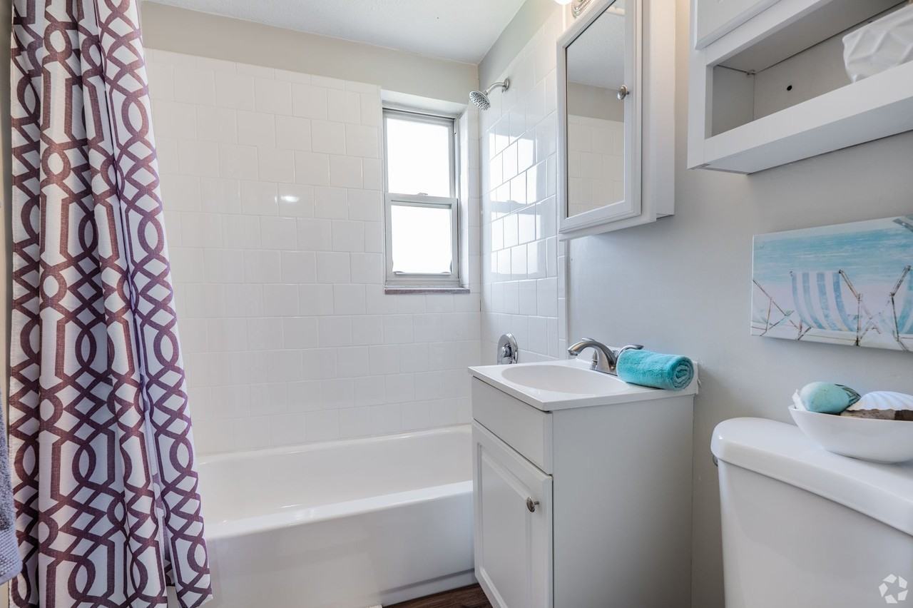 Cloverleaf Village Apartments - Photo 7 of 36