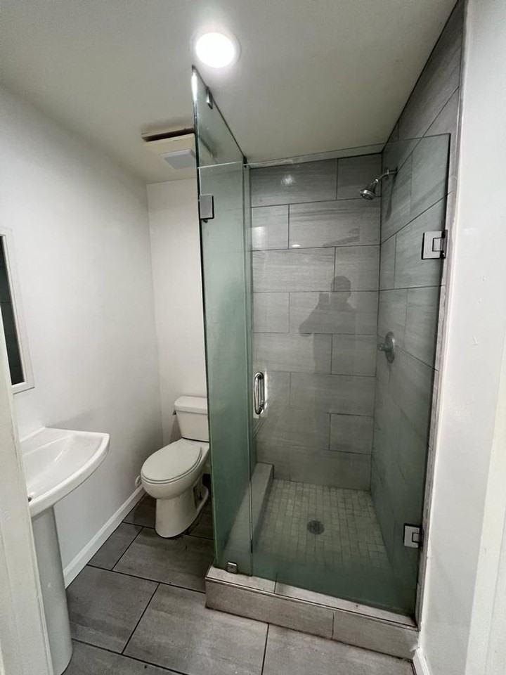 1328 E. 21st St. - Photo 4 of 9