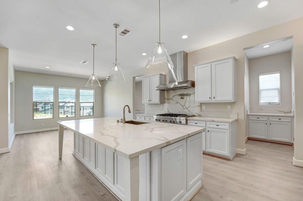 21201 Wildflower Way - Photo 4 of 40