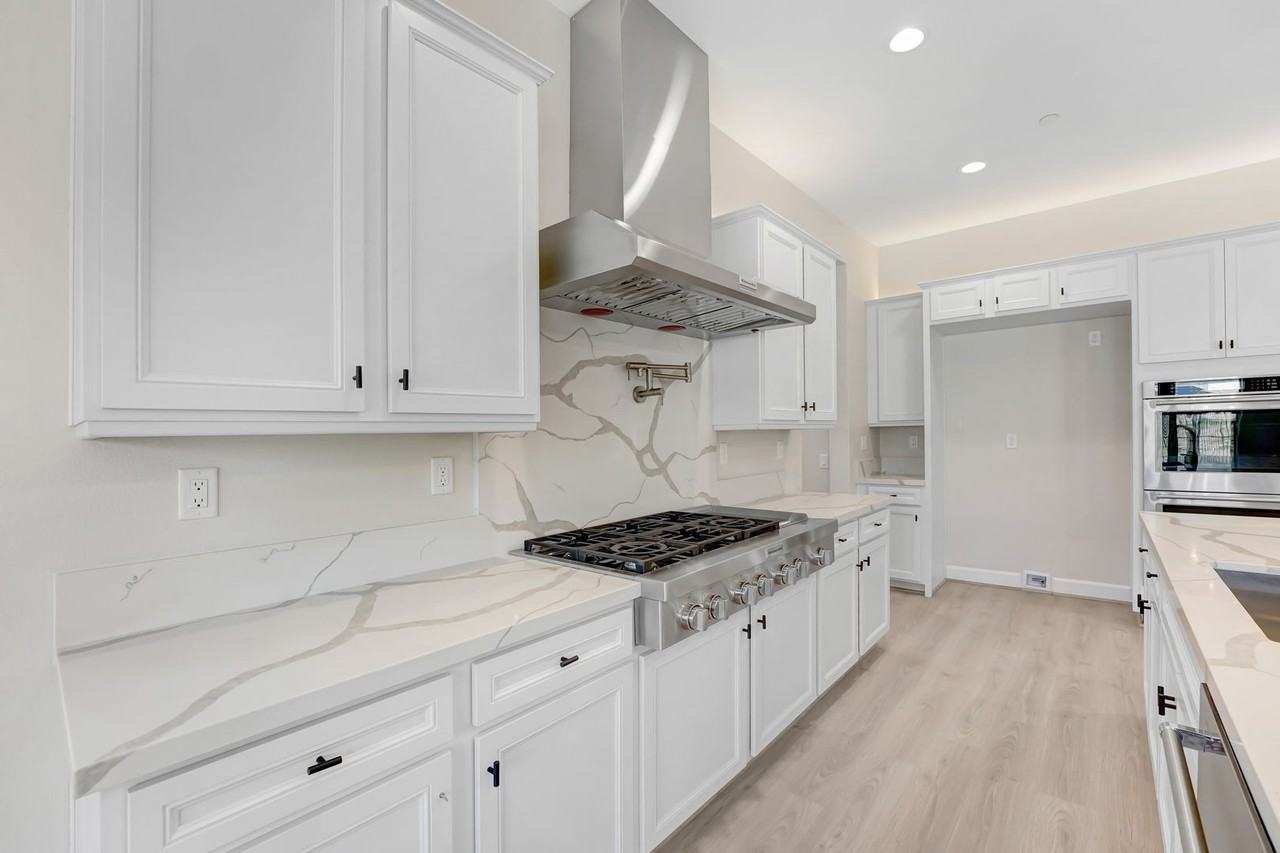 21201 Wildflower Way - Photo 6 of 40
