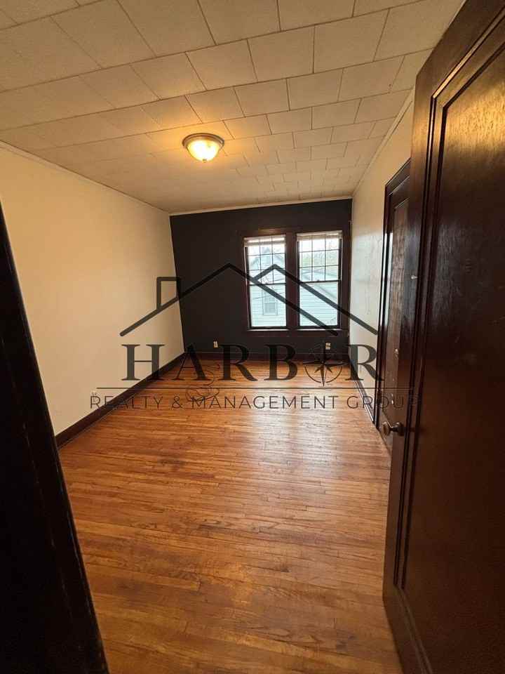 1215 Saint John Ave - Photo 6 of 8