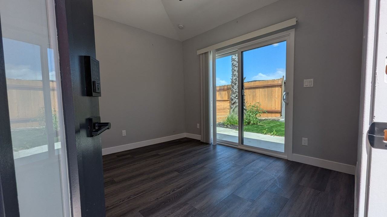 6736 Thomson Ct - Photo 2 of 14