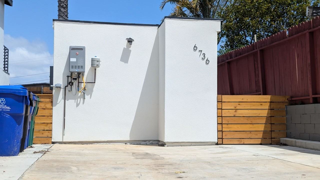 6736 Thomson Ct - Photo 3 of 14