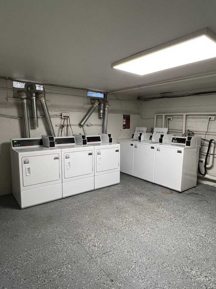 643 W 30th Street - Photo 7 of 19