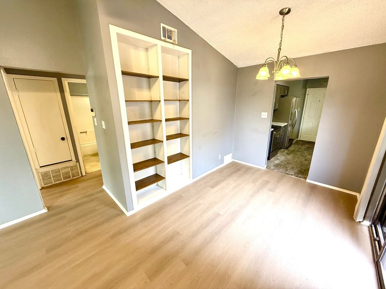 5310 Gawain Dr - Photo 6 of 27