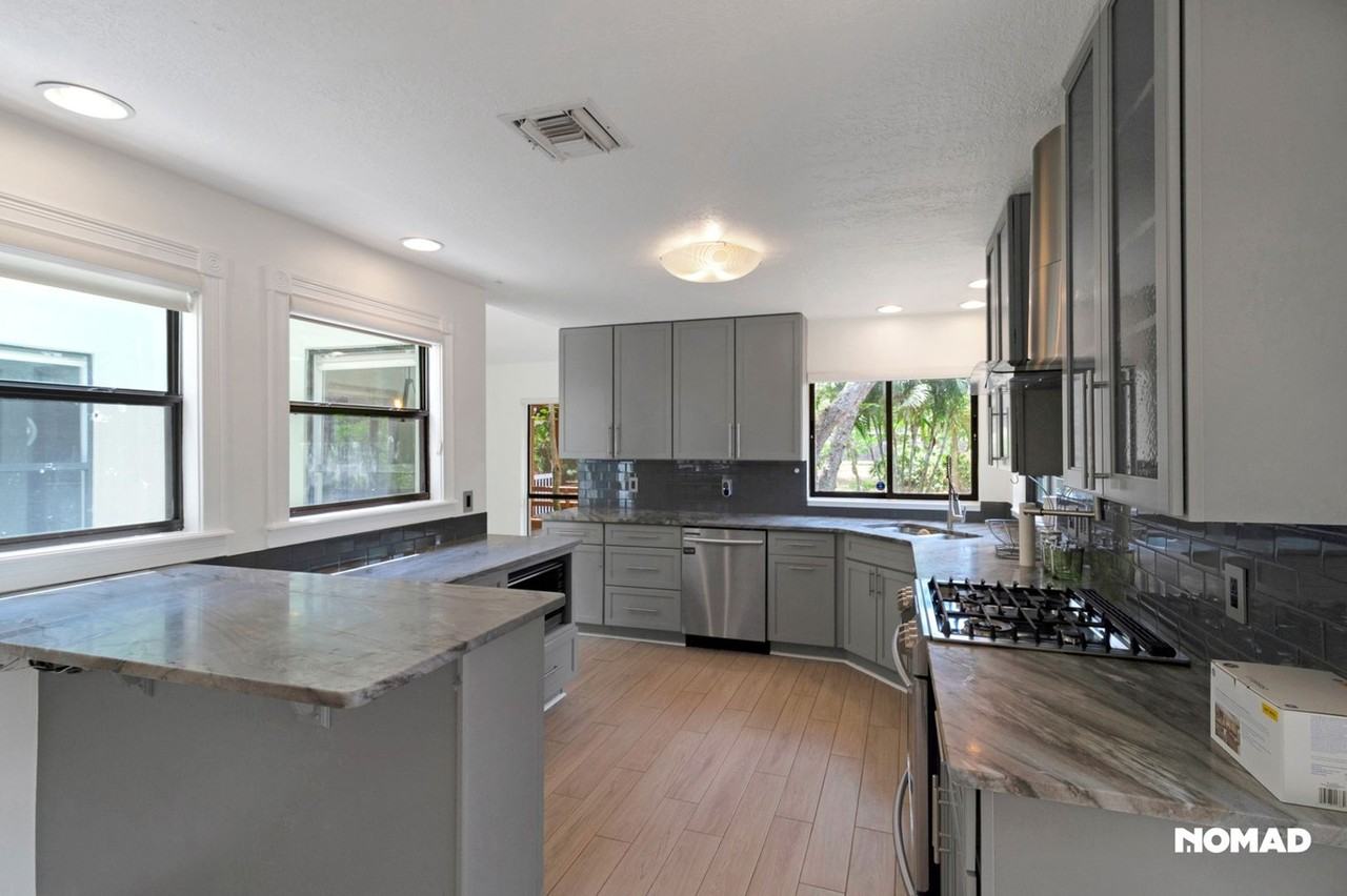 12710 Broleman Rd - Photo 7 of 40