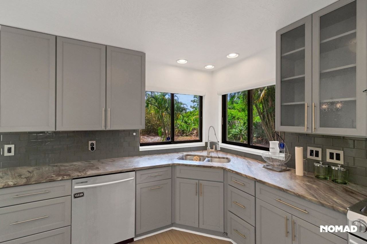 12710 Broleman Rd - Photo 2 of 40