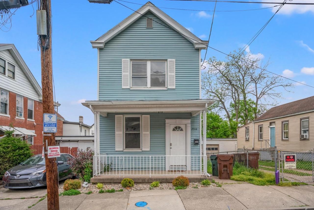 2210 Busse St - Photo 2 of 11