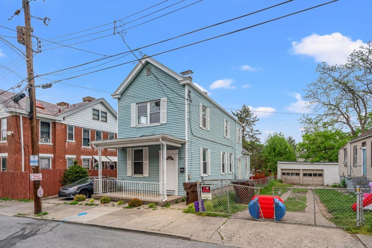 2210 Busse St - Photo 3 of 11