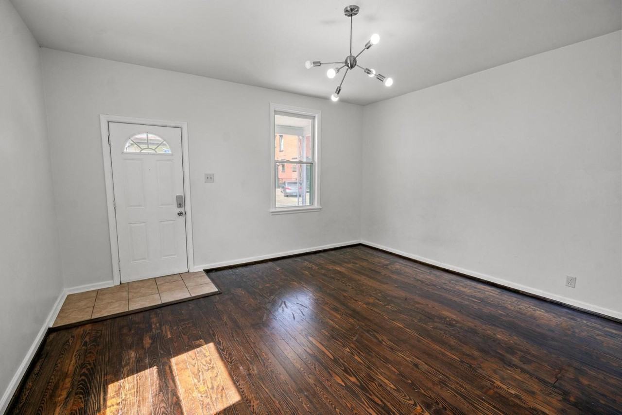 2210 Busse St - Photo 4 of 11