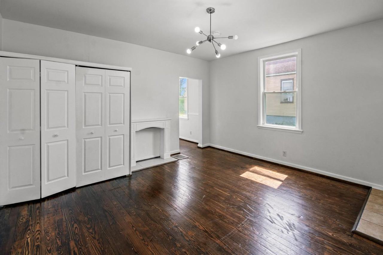 2210 Busse St - Photo 5 of 11