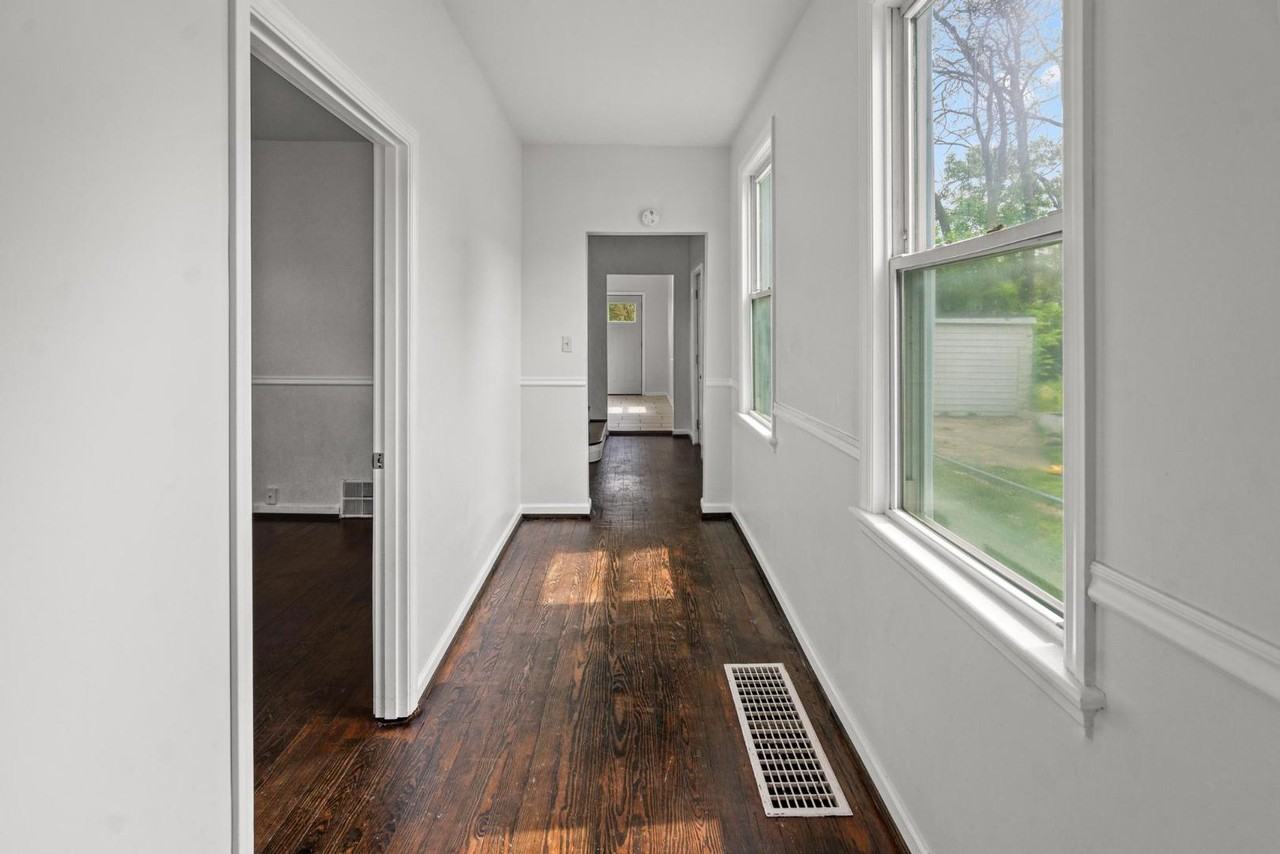 2210 Busse St - Photo 6 of 11
