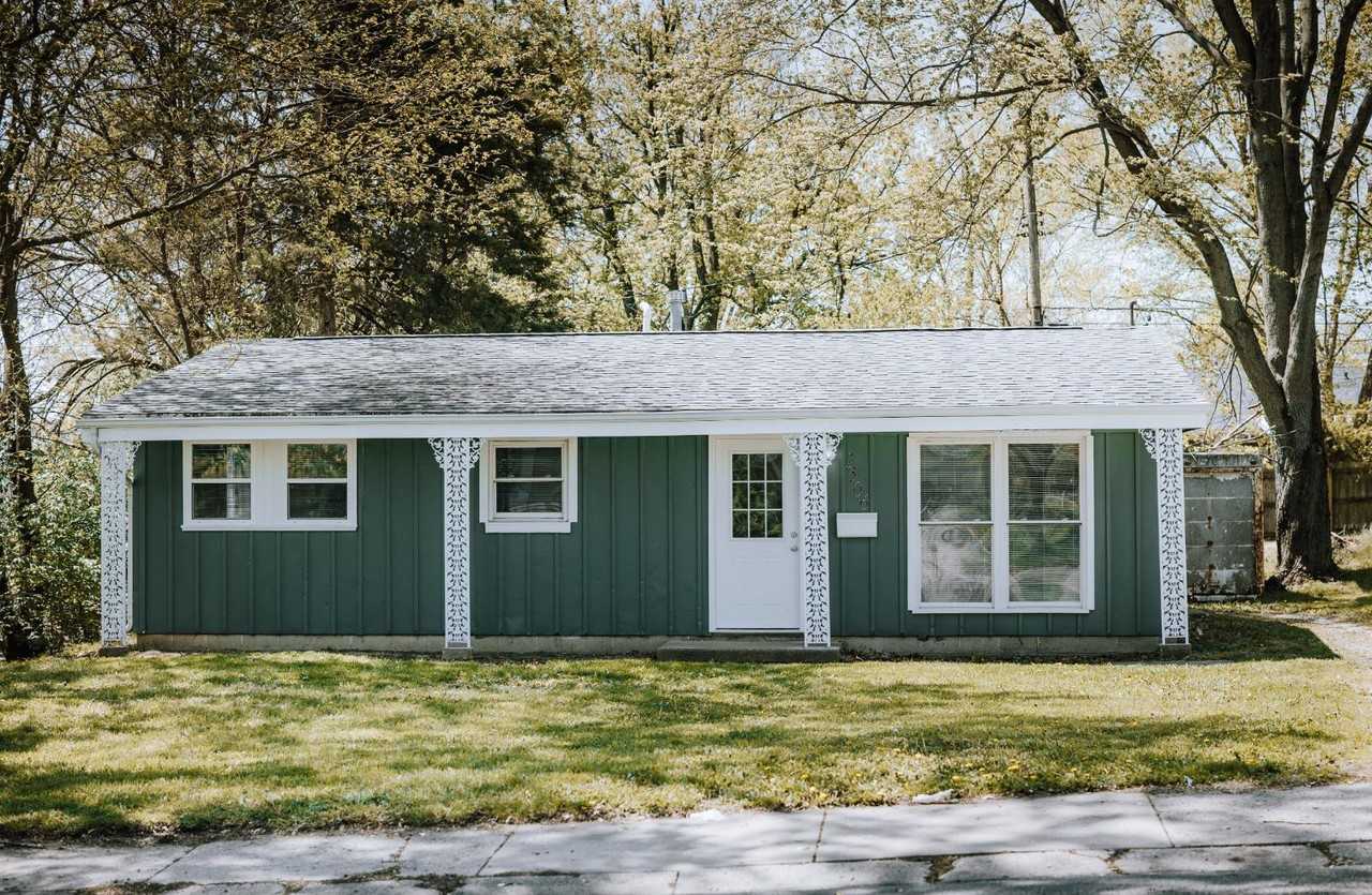 1506 Crestview Drive - Photo 2 of 17