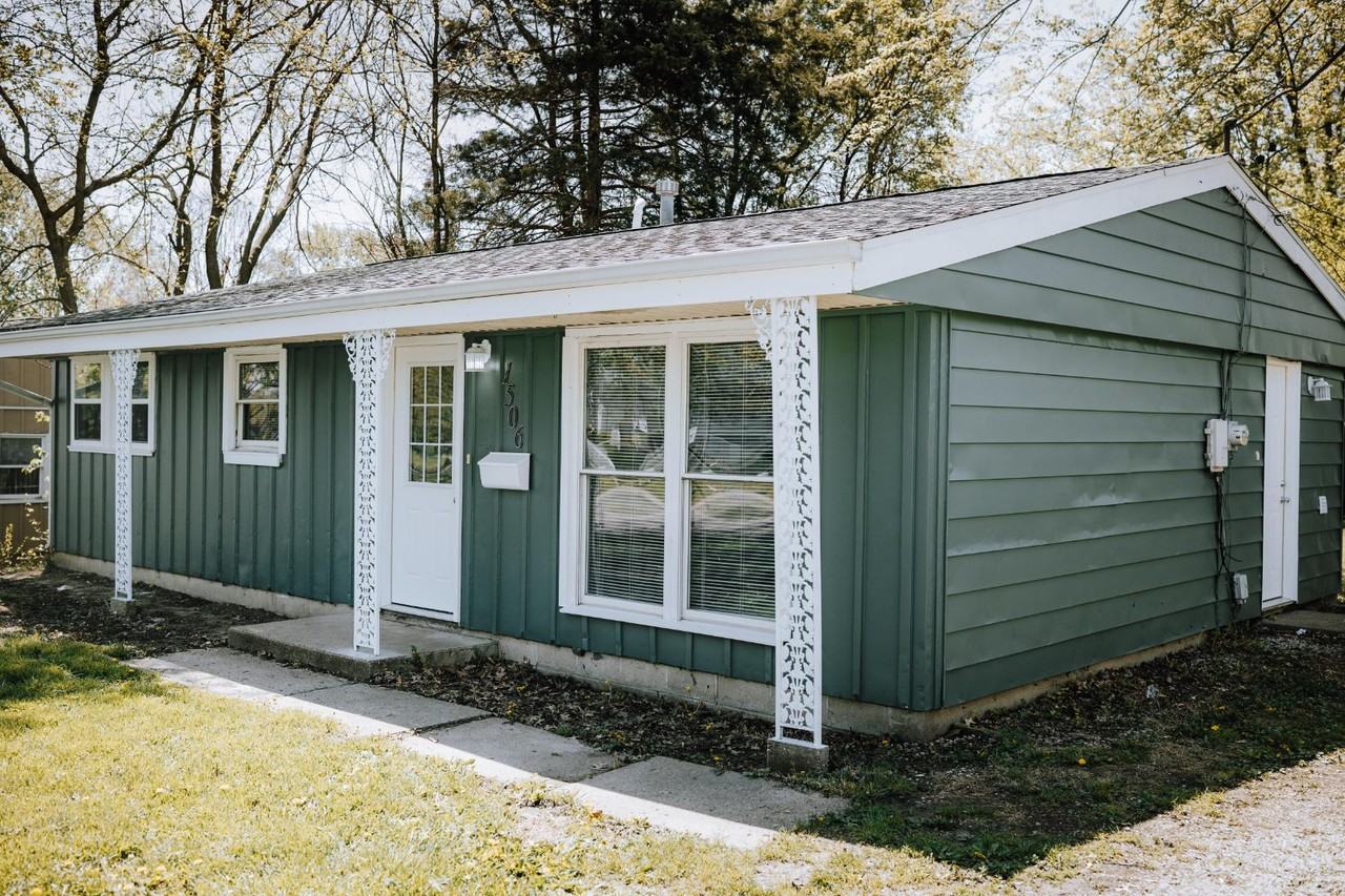 1506 Crestview Drive - Photo 3 of 17