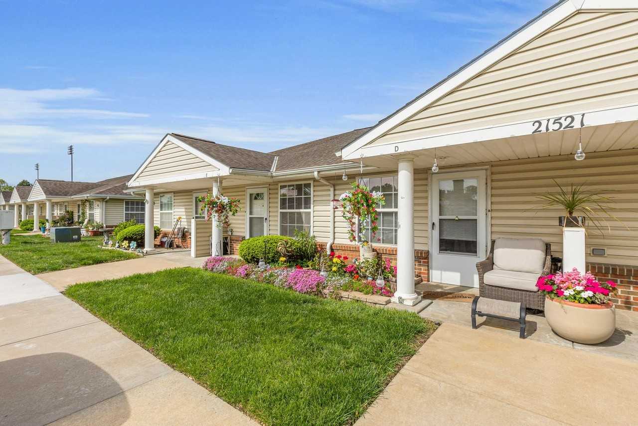 Spring Hill Villas - Photo 2 of 31