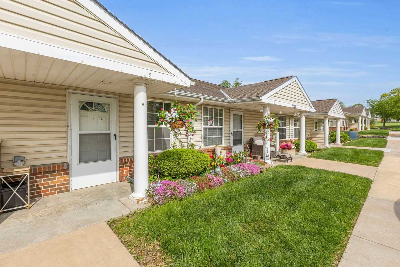 Spring Hill Villas - Photo 3 of 31