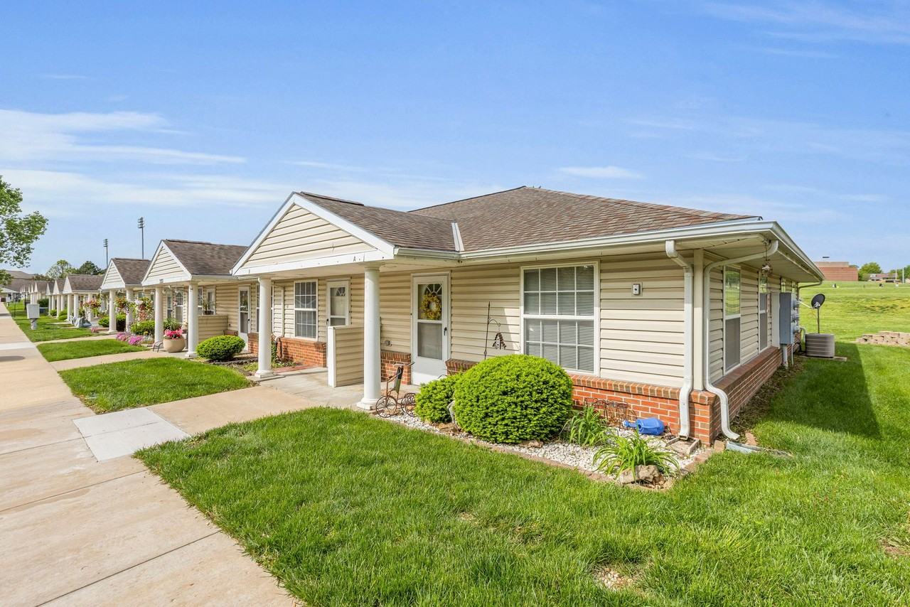 Spring Hill Villas - Photo 5 of 31