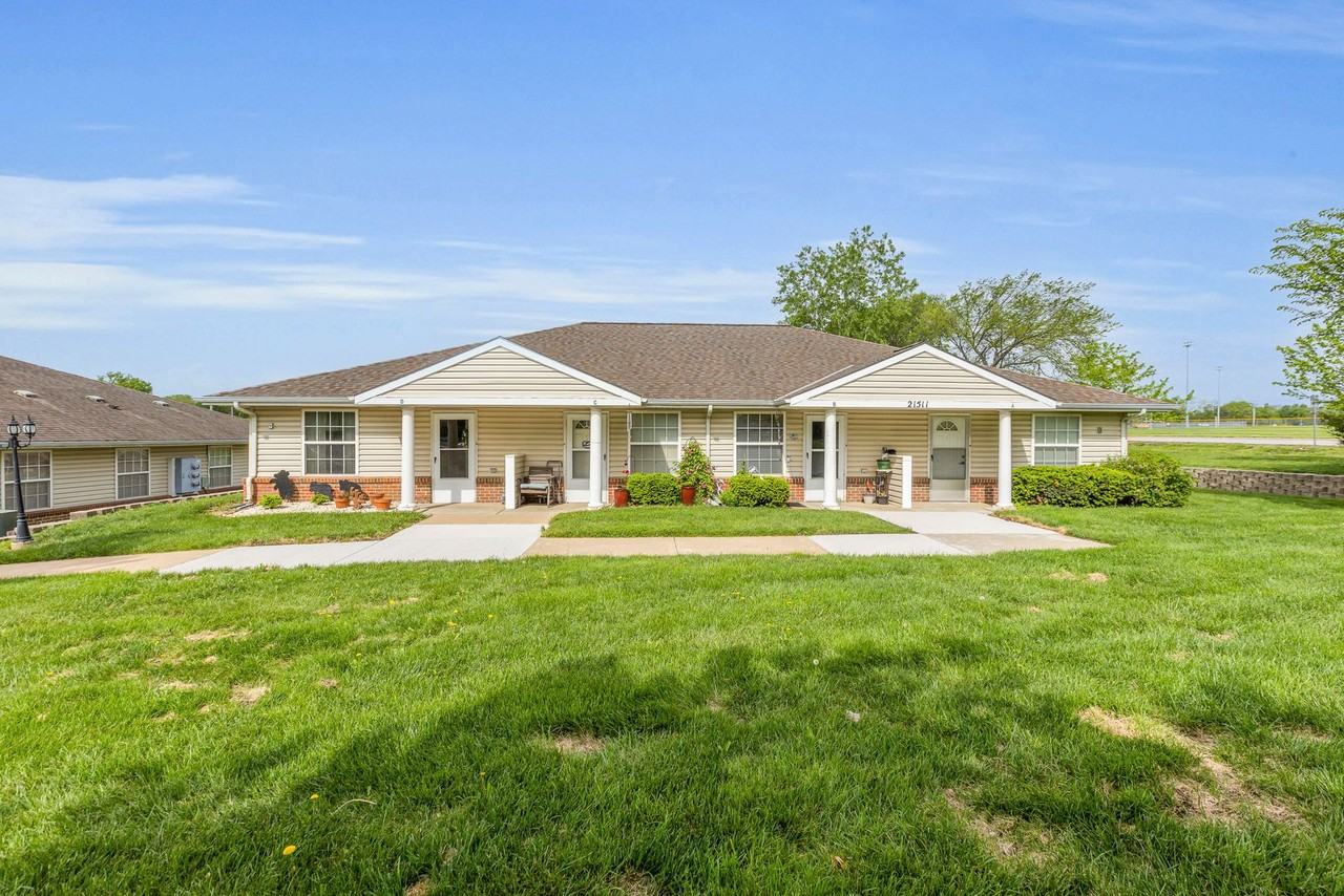 Spring Hill Villas - Photo 7 of 31