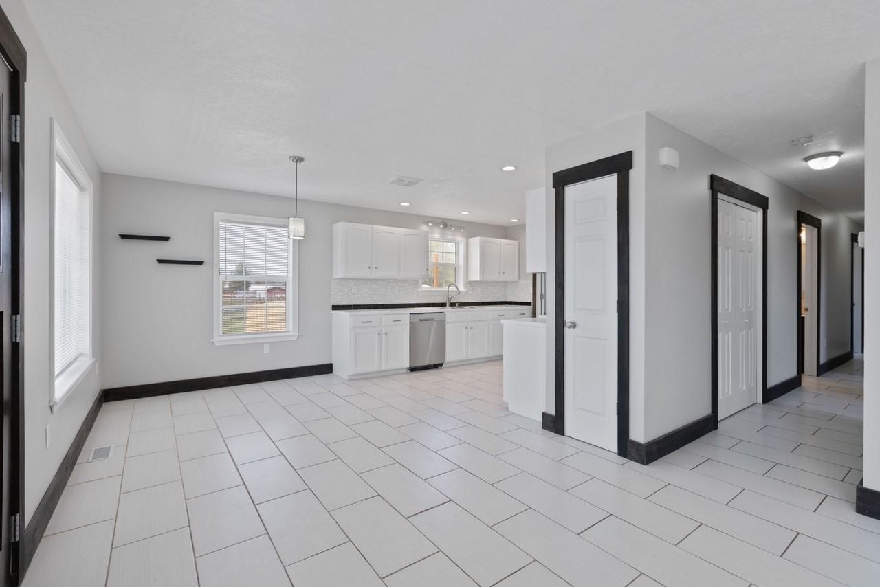 2729 2729 E 95th N Idaho Falls, ID 83401 - Photo 5 of 40