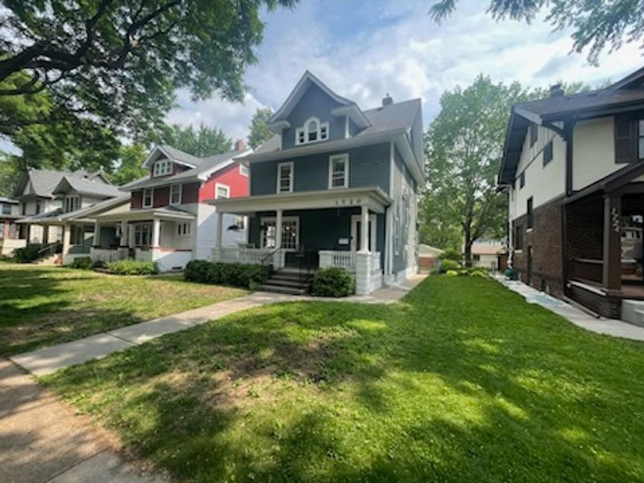 1720 Laurel Ave - Photo 2 of 21