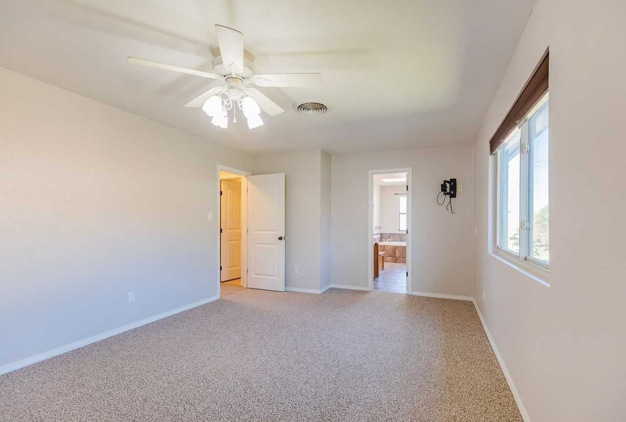 2514 Yale Ave - Photo 3 of 41