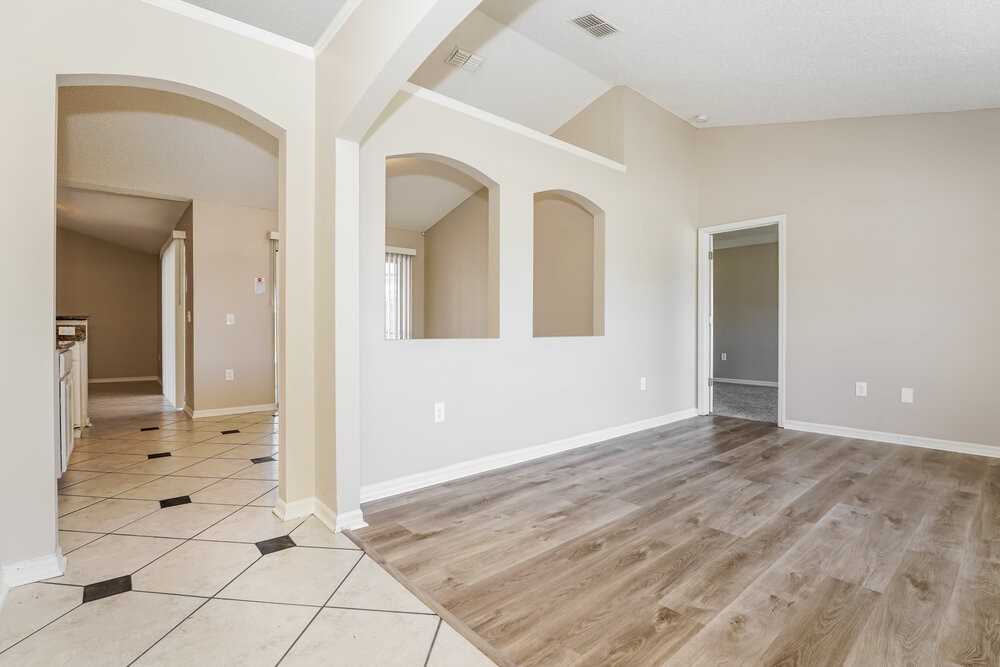 2429 Ainsworth Ave - Photo 3 of 16