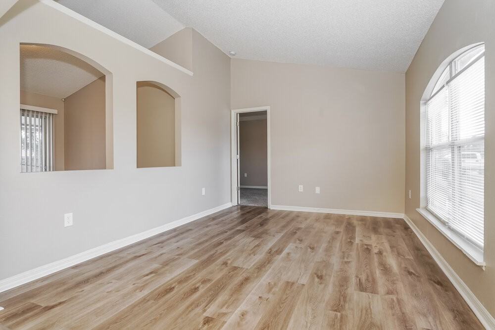 2429 Ainsworth Ave - Photo 5 of 16